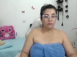 Amateur Free Live Porn of mom_hot
