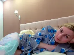 Amateur Live Sex Cam of Yourrealgirl