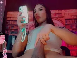 Amateur Live Sex Cam of emeli_roushot