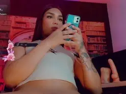Amateur Free Live Porn of emeli_roushot
