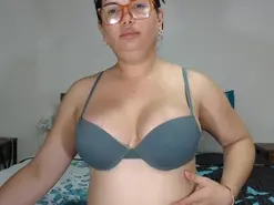 Amateur Adult Video Chat of latinaflower_ts