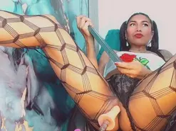 Amateur Live Sex Cam of khiara_moretti