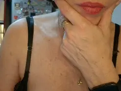 Amateur Adult Video Chat of emma-milf