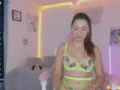 Amateur Live Sex Cam of milfAaura