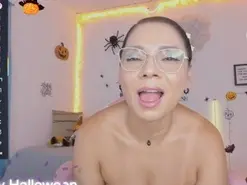 Amateur Nude Webcam of milfAaura