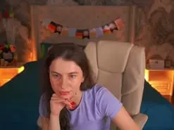 Amateur Live Porn of LittleJuli