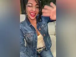 Amateur Nude Webcam of ReinalatinaReal