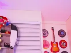 Amateur Sex Cam of MadelynRose