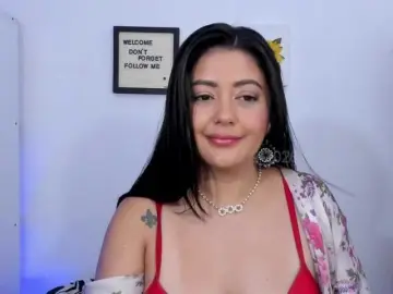 Bongacams Free Porn Cam of Lauratoro