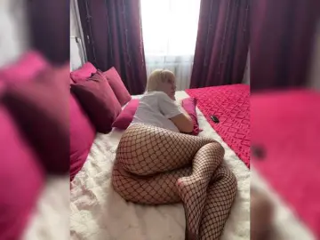 Bongacams Sex Cam of MiaLiaHot