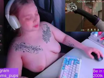 Bongacams Nude Webcam of AlinaAdams