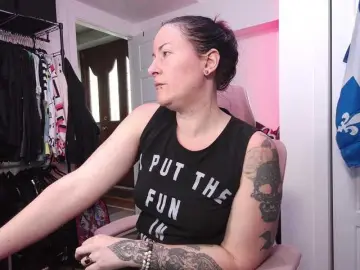 Bongacams Live Sex of gennyrock