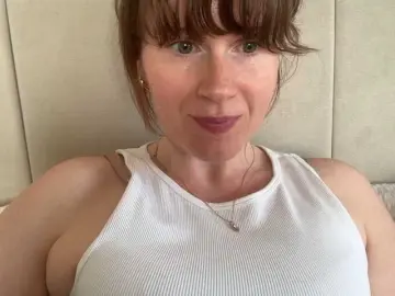 Bongacams Watch Live Sex Cams of REDHEADROSIE