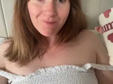 Bongacams Watch Live Sex Cams of REDHEADROSIE
