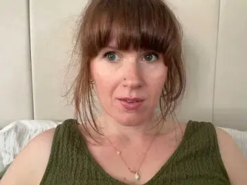 Bongacams Watch Live Sex Cams of REDHEADROSIE