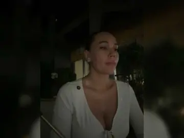 Bongacams Best Webcam of QWEENII