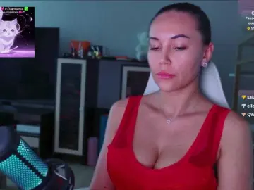 Bongacams Nude Webcam of QWEENII