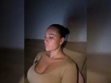 Bongacams Nude Webcam of QWEENII