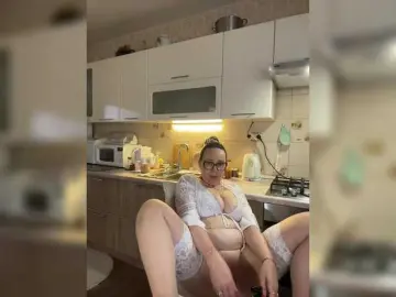 Bongacams Live Sex Cam of Pink-Lips