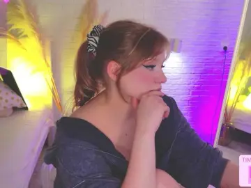 Bongacams Sex Cam of CrazyWine
