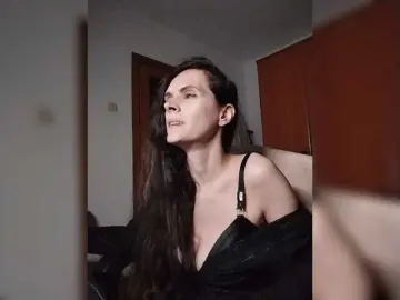 Bongacams Free Porn Cam of SexQueen11