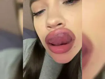 Bongacams Live Sex Cam of Glossmixdoll