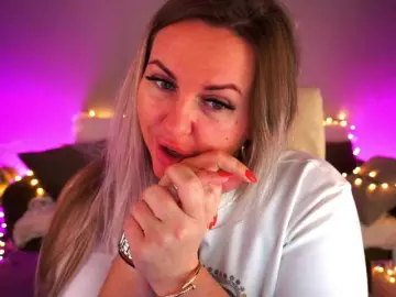 Bongacams Live Porn of KiraCandyS