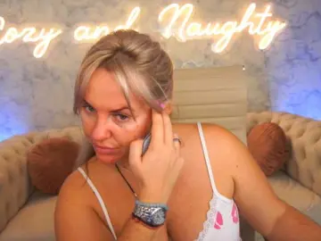 Bongacams Live Sex Cam of KiraCandyS