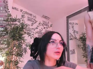 Bongacams Live Sex Cam of mira0-0