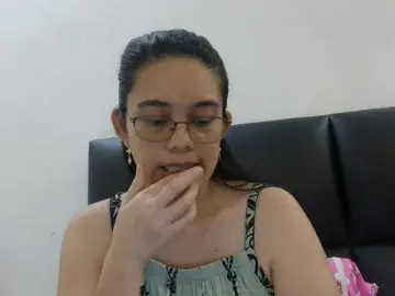 Bongacams Live Sex Cam of simplesindyxx