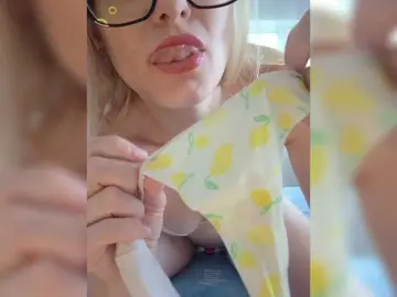Bongacams Free Porn Cam of MashaWoW
