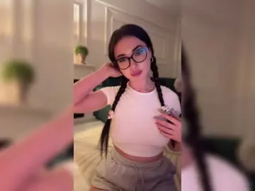 Bongacams Free Porn Cam of Chiaralovee