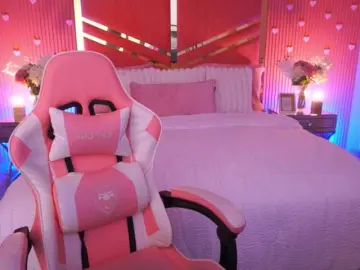 Bongacams Watch Live Sex Cams of LoveeDove