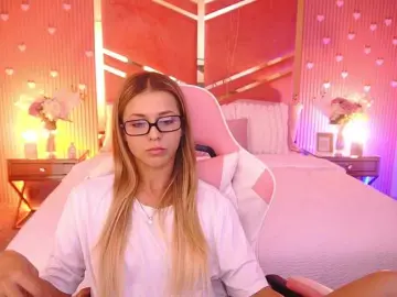 Bongacams Adult Webcam of LoveeDove