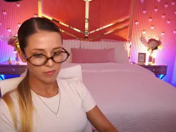 Bongacams Best Webcam of LoveeDove