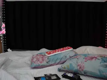 Bongacams Nude Webcam of horny18girl