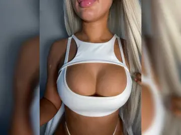 Bongacams Adult Webcams of -bloondyy-