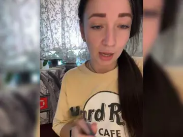 Bongacams Watch Live Sex Cams of AureliyXXX
