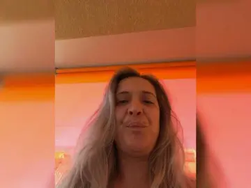 Bongacams Watch Live Sex Cams of BigTwiXXX