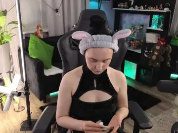 Bongacams Watch Live Sex Cams of KiraLiLime