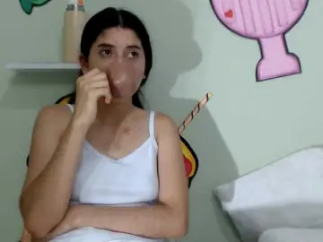 Bongacams Free Porn Cam of skinnykattylush19