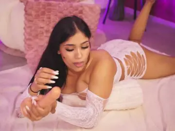 Bongacams Watch Live Sex Cams of KiraKrush
