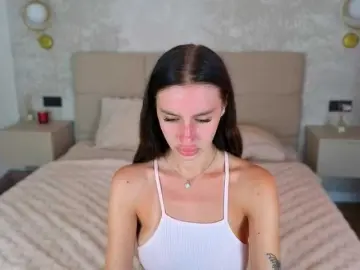 Bongacams Watch Live Sex Cams of SnowWhiteee
