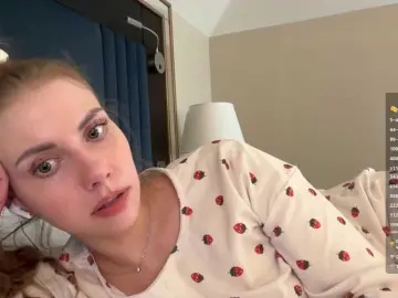 Bongacams Adult Video Chat of -VikkiL0vesCheese-