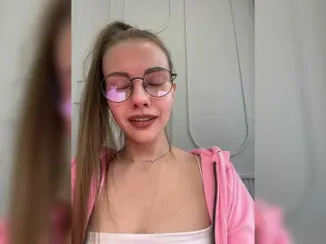 Bongacams Sex Cam of -VikkiL0vesCheese-