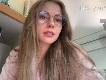 Bongacams Free Porn Cam of -VikkiL0vesCheese-