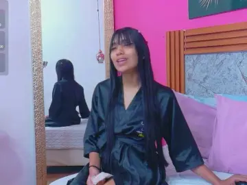Bongacams Adult Video Chat of littleeemiily