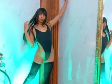Bongacams Private Sex Chat of littleeemiily