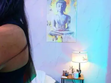 Bongacams Private Sex Chat of littleeemiily