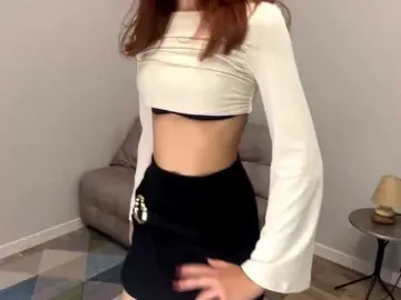 Bongacams Sex Cam of MyrleLinnan
